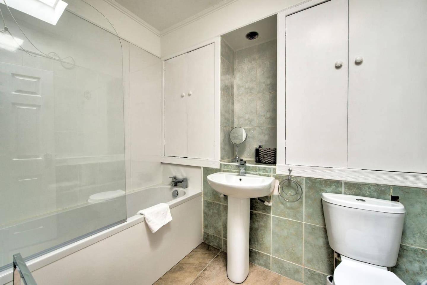 Guestready - Modern 2Br Home On The Royal Mile! Edinburgh Bagian luar foto