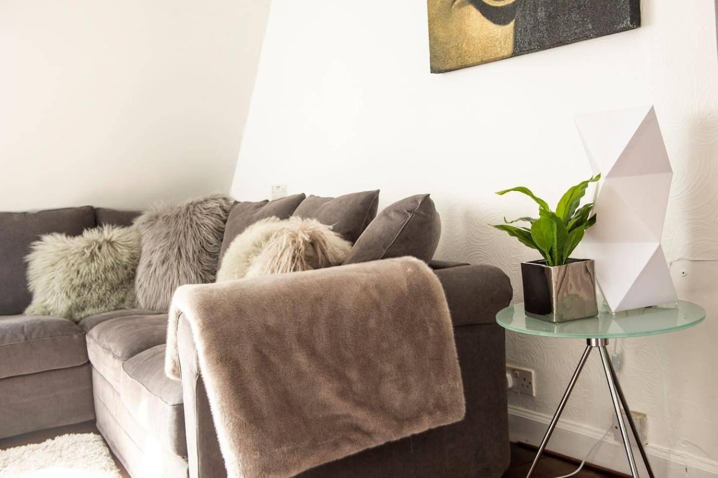 Guestready - Modern 2Br Home On The Royal Mile! Edinburgh Bagian luar foto