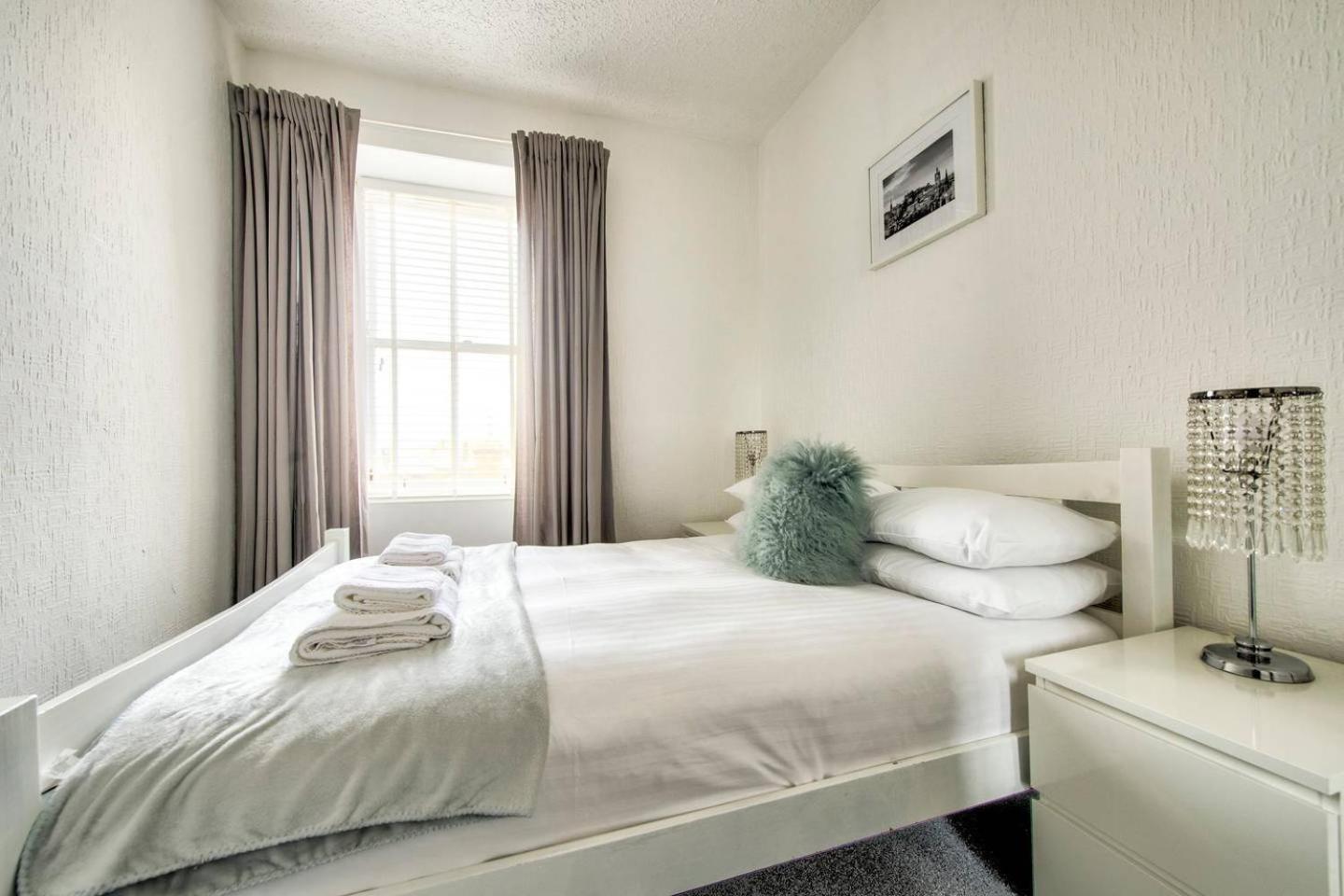 Guestready - Modern 2Br Home On The Royal Mile! Edinburgh Bagian luar foto