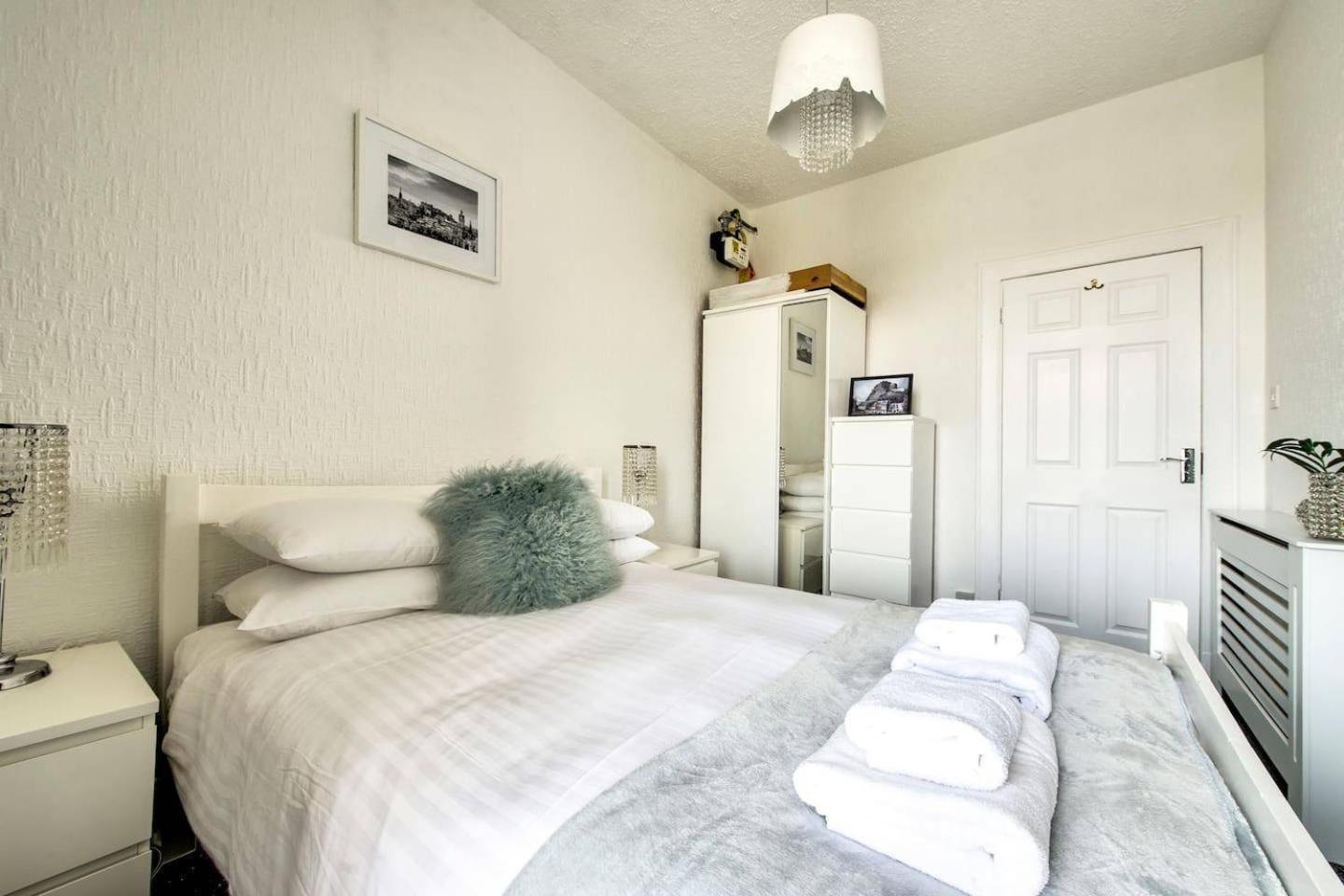 Guestready - Modern 2Br Home On The Royal Mile! Edinburgh Bagian luar foto