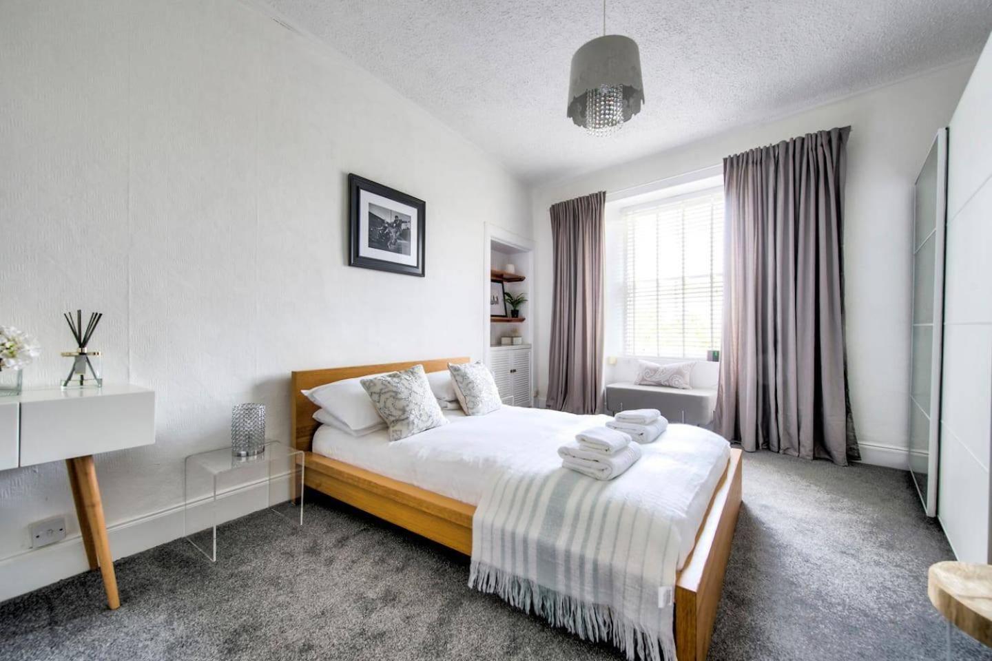 Guestready - Modern 2Br Home On The Royal Mile! Edinburgh Bagian luar foto