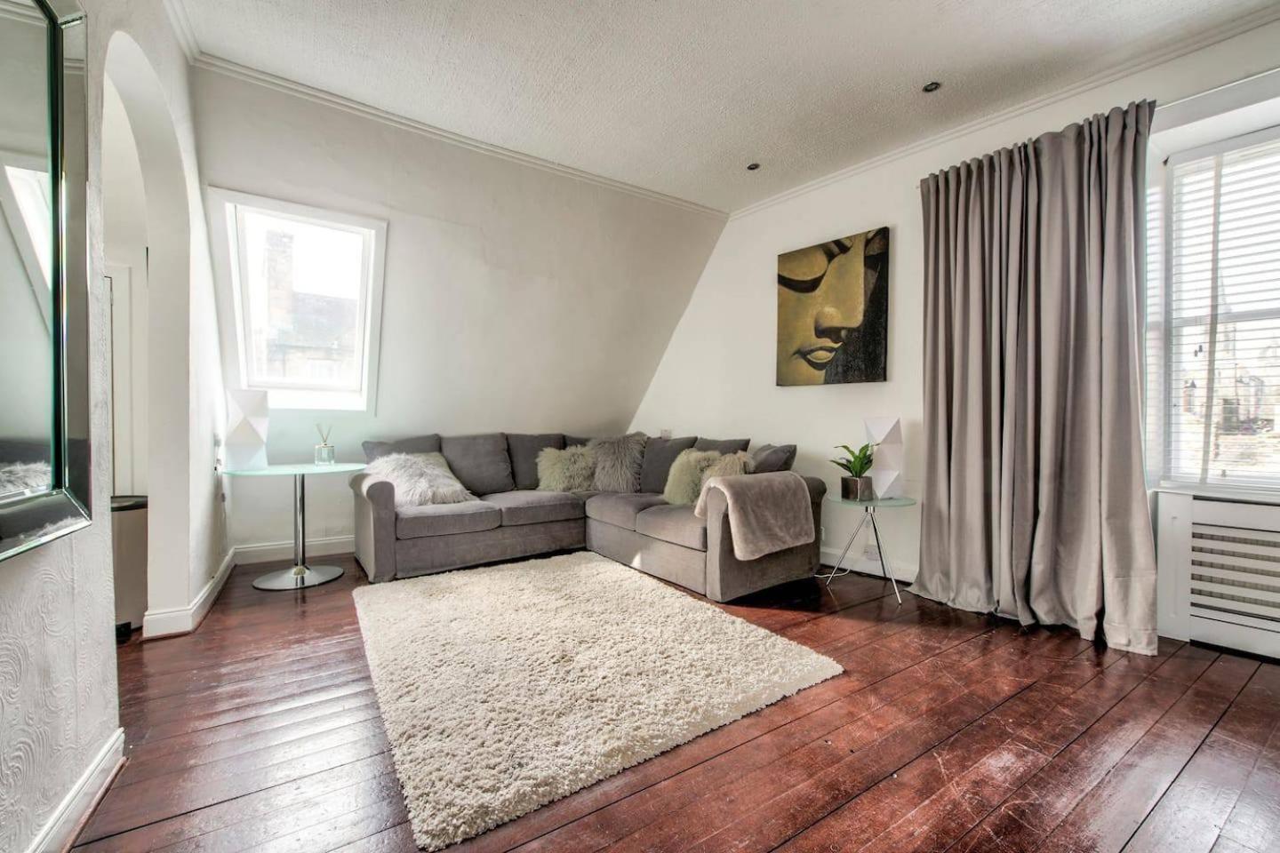 Guestready - Modern 2Br Home On The Royal Mile! Edinburgh Bagian luar foto