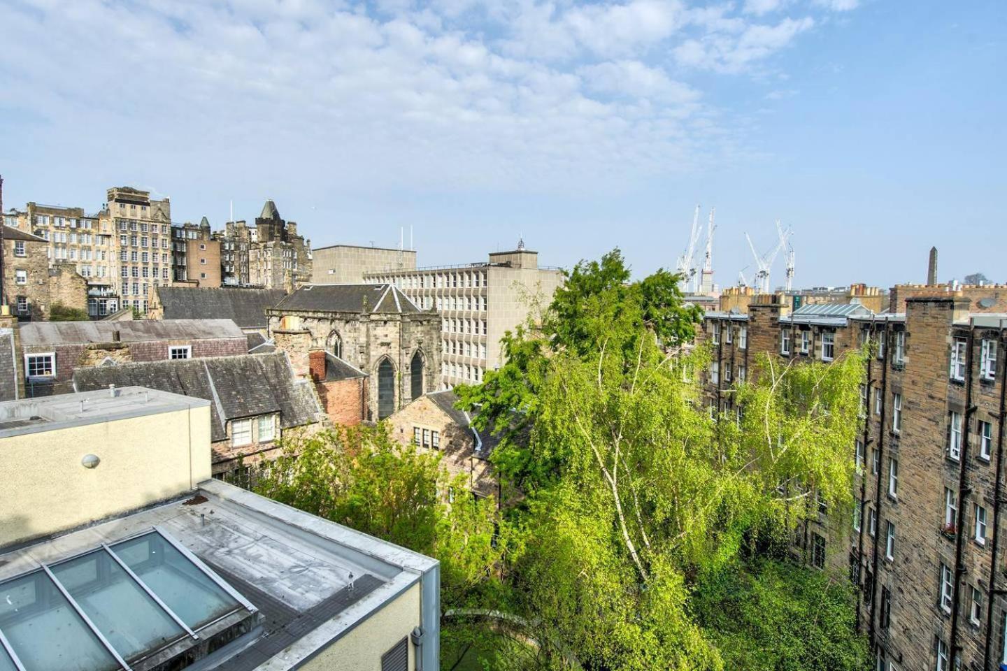 Guestready - Modern 2Br Home On The Royal Mile! Edinburgh Bagian luar foto
