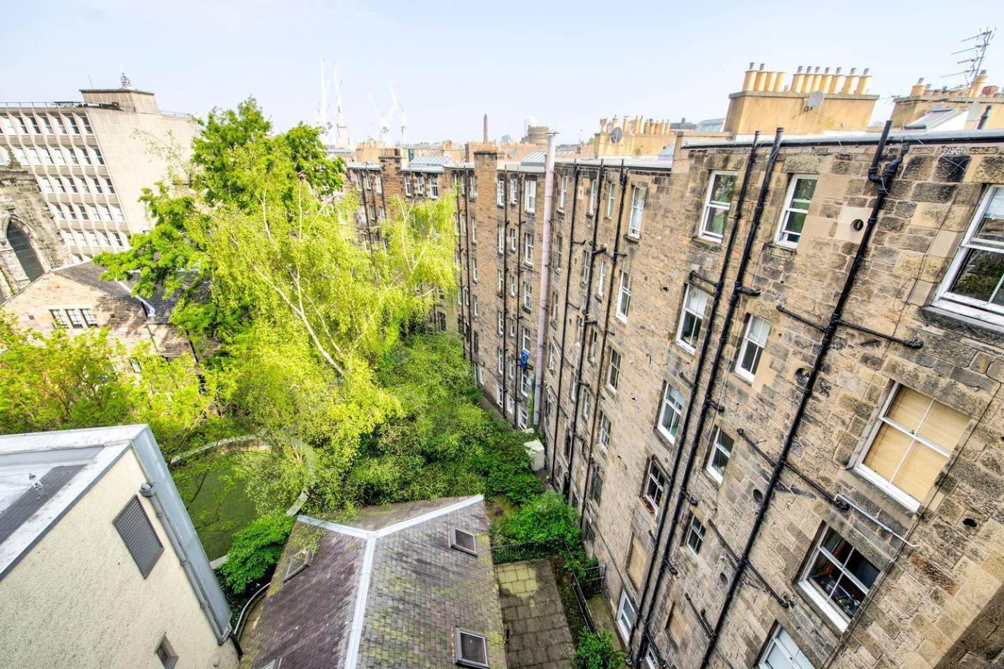 Guestready - Modern 2Br Home On The Royal Mile! Edinburgh Bagian luar foto