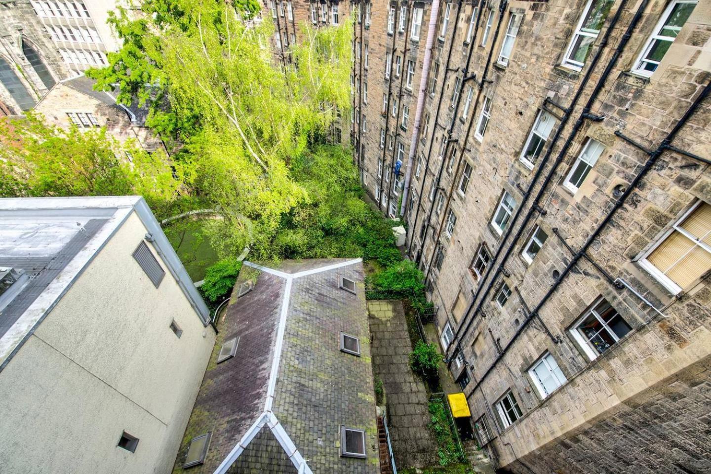 Guestready - Modern 2Br Home On The Royal Mile! Edinburgh Bagian luar foto